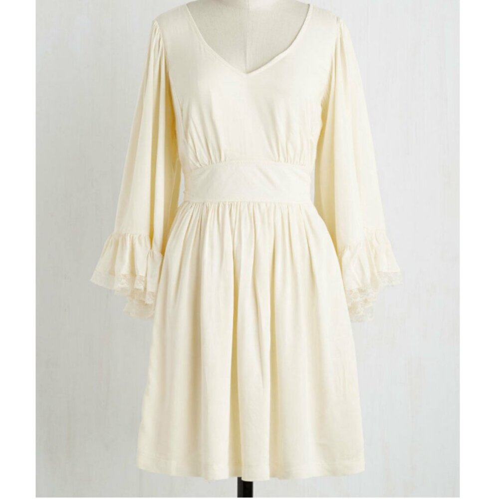 Modcloth Through the Bluebells Dress M Cream Lace Whimsigoth Bell Sleeve Wedding